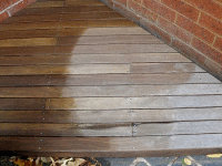 R side: untreated, left to weather. Middle: washed with GLOUROS cleaner. L side: treated with Alis decking oil in oak stain